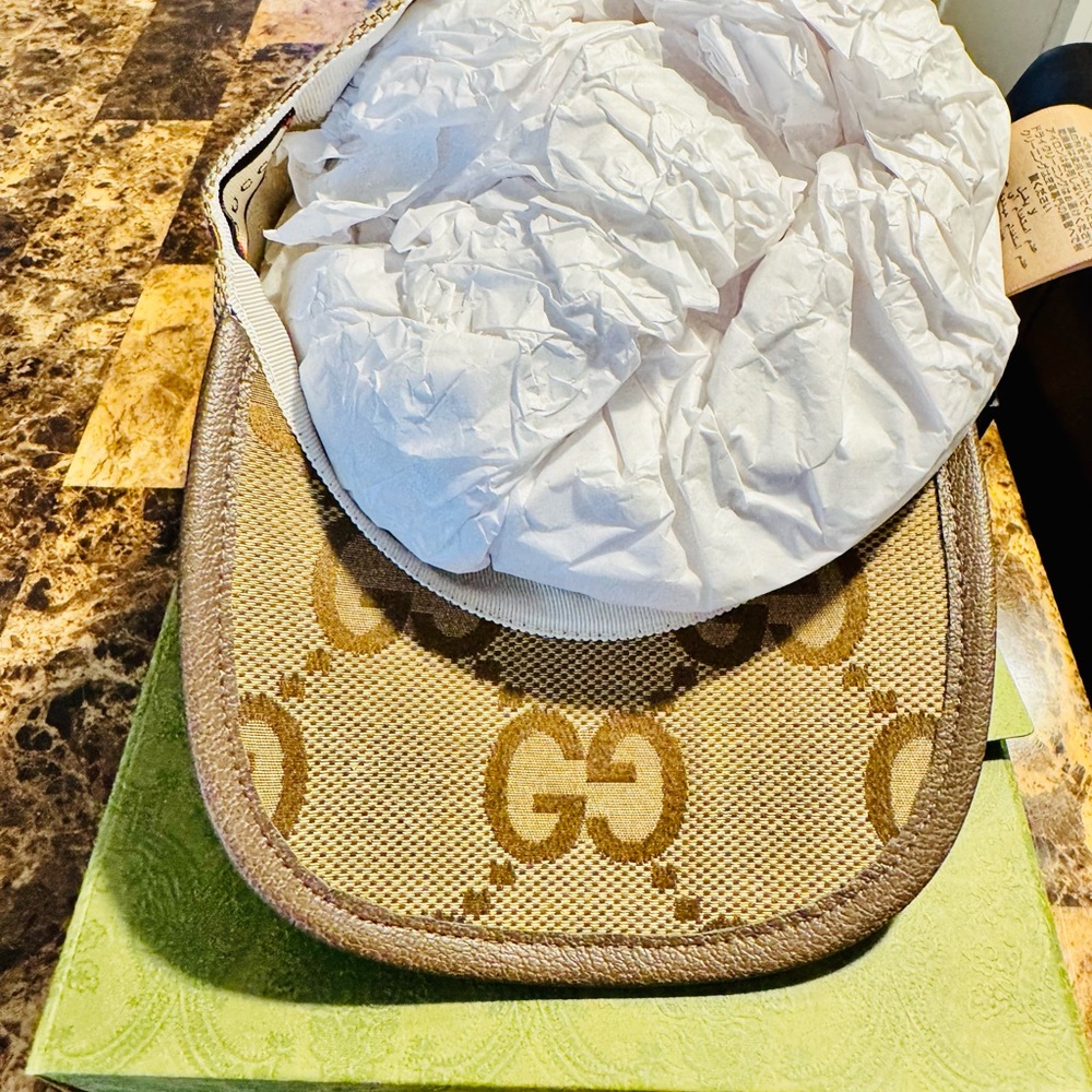 New Authentic Gucci GG Supreme Logo Baseball Hat Size Medium - Picture 3 of 9
